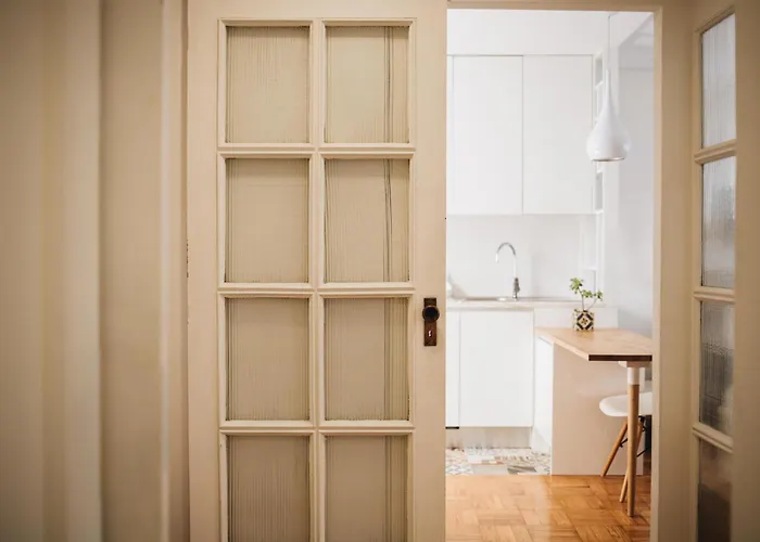 Апартаменты Cozy 1-bedroom With Private Terrace In Palmela *