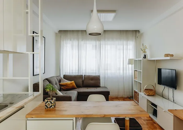 Апартаменты Cozy 1-bedroom With Private Terrace In Palmela *