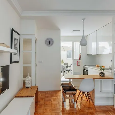 Cozy 1-bedroom With Private Terrace In Palmela Apartment *