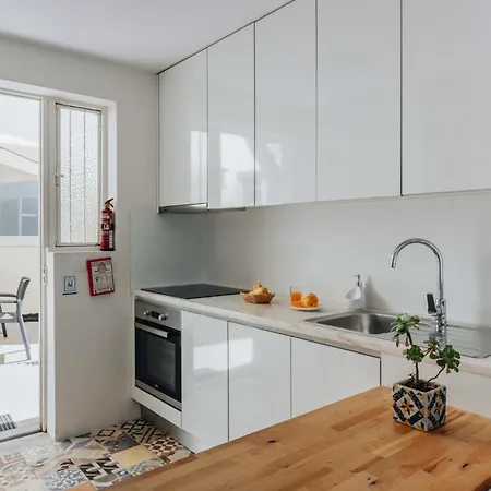 Cozy 1-bedroom With Private Terrace In Palmela *