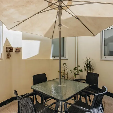 Apartment Cozy 1-bedroom With Private Terrace In Palmela Porto